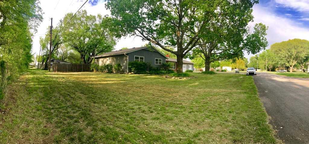 222 E Pine St - Photo 2 of 18