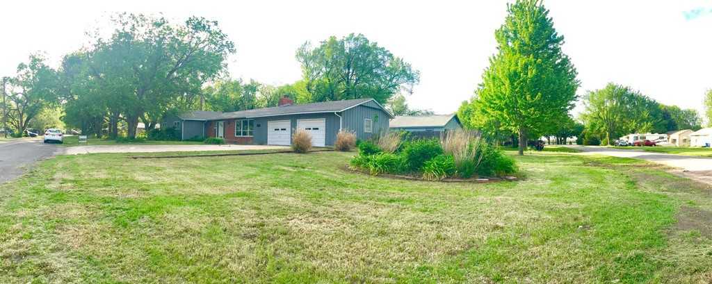 222 E Pine St - Photo 3 of 18