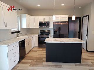 4513 S Dubuque Ave - Photo 3 of 15