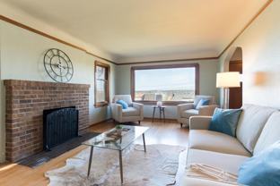 Tudor-style Queen Anne home with garden - Photo 1 of 1