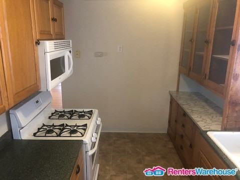 2068 Reaney Ave E - Photo 3 of 13