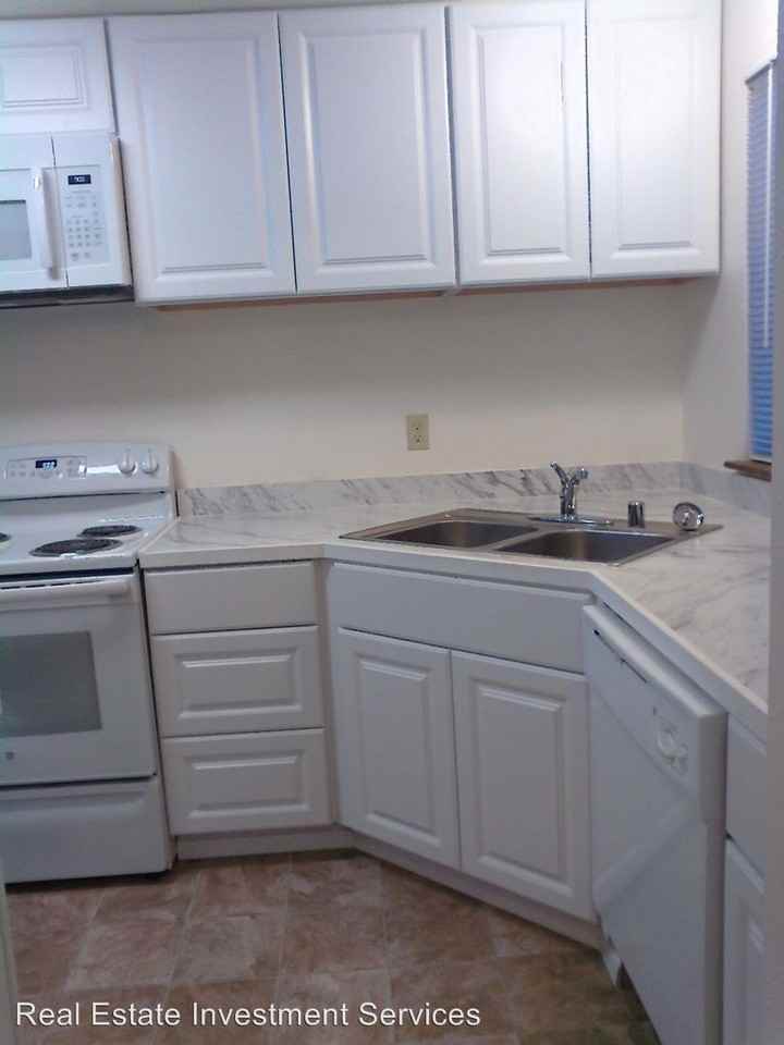 3725 S Orchard St - Photo 3 of 15