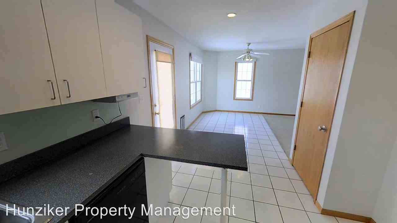 2927 Somerset Dr - Photo 3 of 10