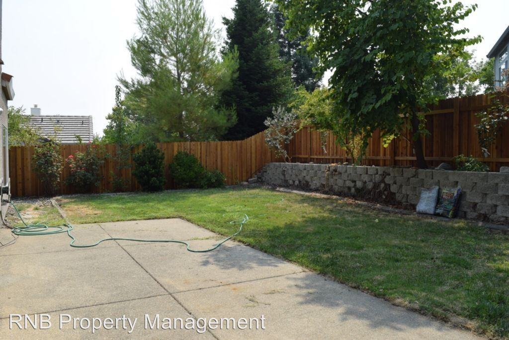 215 Singer Ln - Photo 2 of 22