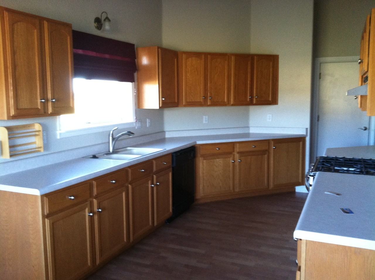 8725 Yakima Rd - Photo 3 of 9