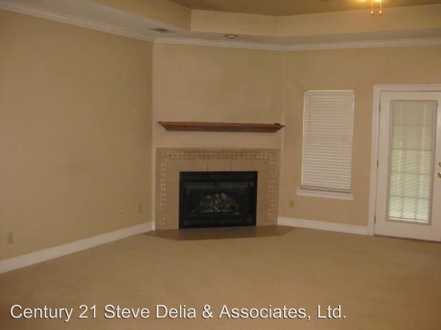 215 Dedria Ln - Photo 2 of 10