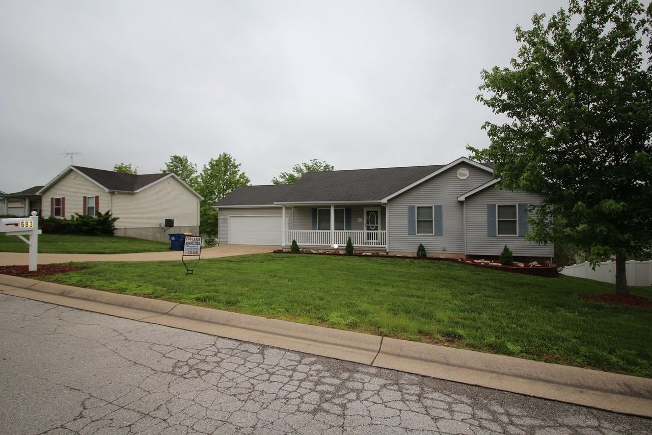 683 Lindsey Dr - Photo 2 of 14