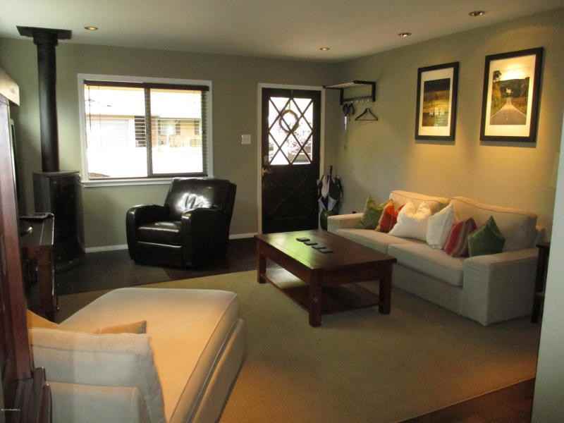 317 W Silver Spruce Ave - Photo 2 of 7