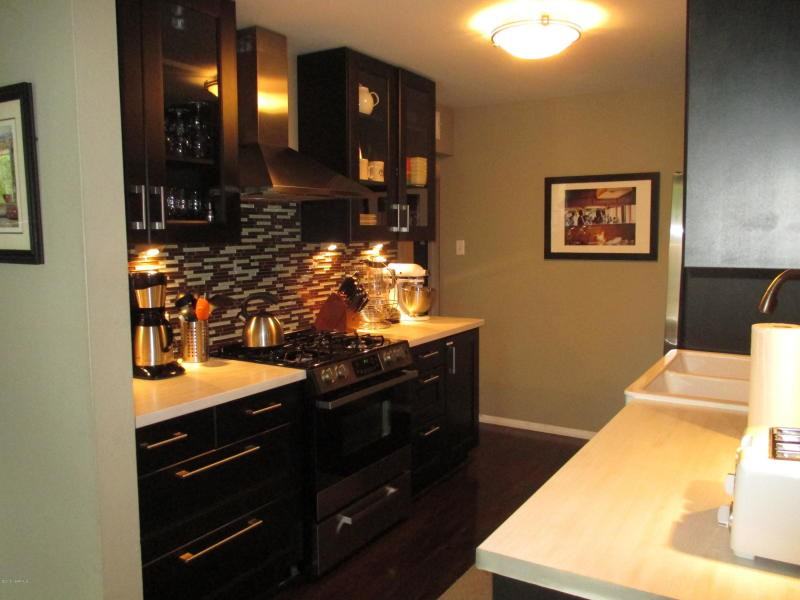 317 W Silver Spruce Ave - Photo 3 of 7