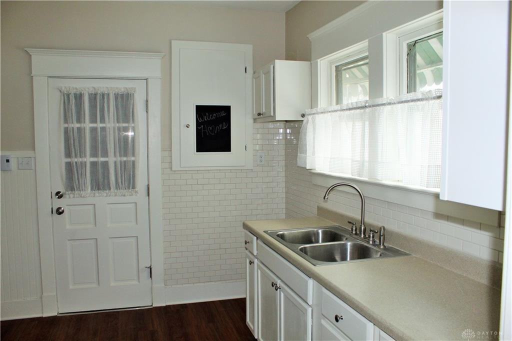 330 E Canal St - Photo 2 of 7