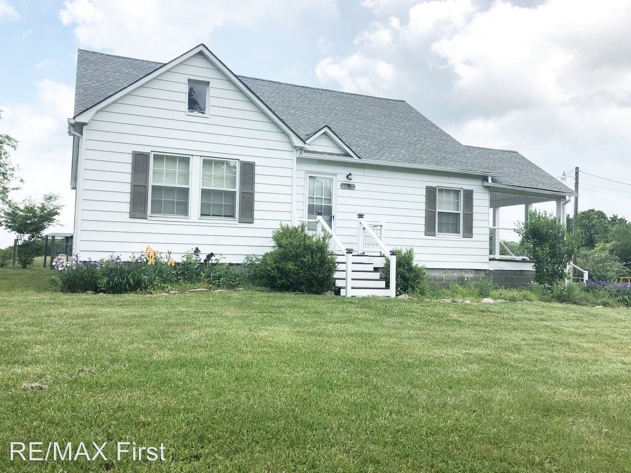 140 Lou Goddard Ln - Photo 2 of 21