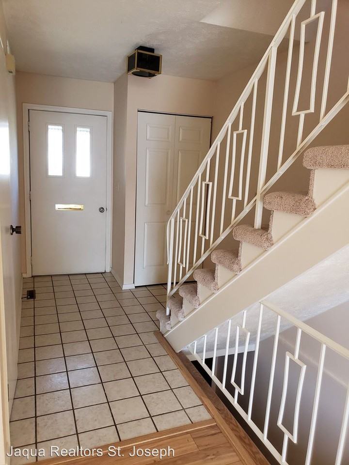 2541 Bristol Terrace - Photo 3 of 8