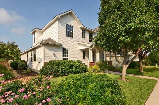 546 Westbury Ln - Photo 3 of 30