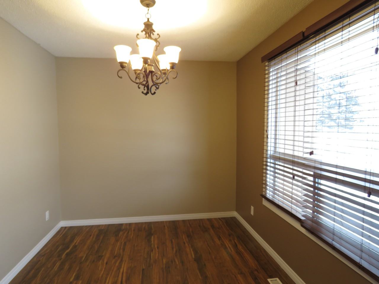 19 Woodbine Crt - Photo 2 of 13