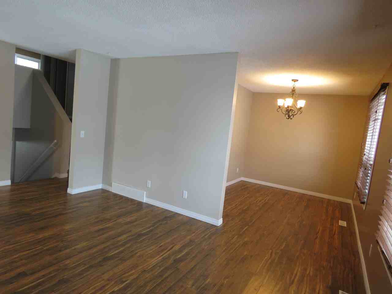 19 Woodbine Crt - Photo 3 of 13