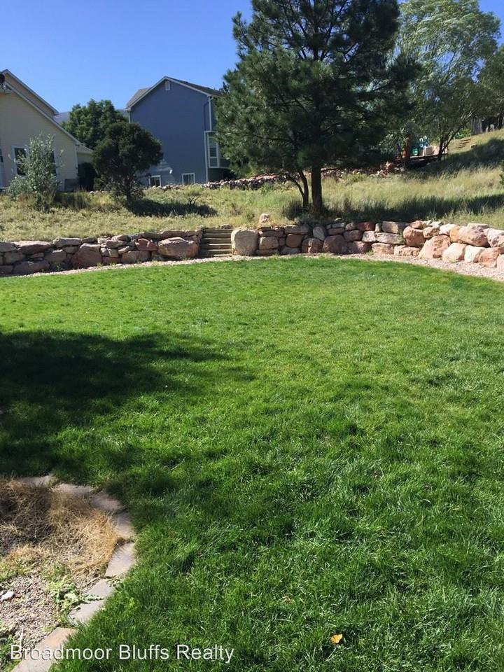 8450 Edgemont Way - Photo 3 of 21
