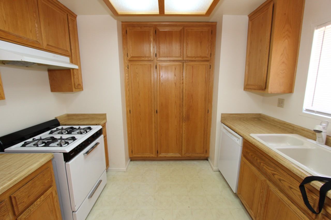 17715 Valeport Ave - Photo 2 of 2