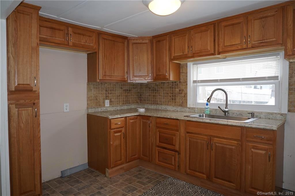 132 Maple Dr - Photo 3 of 18