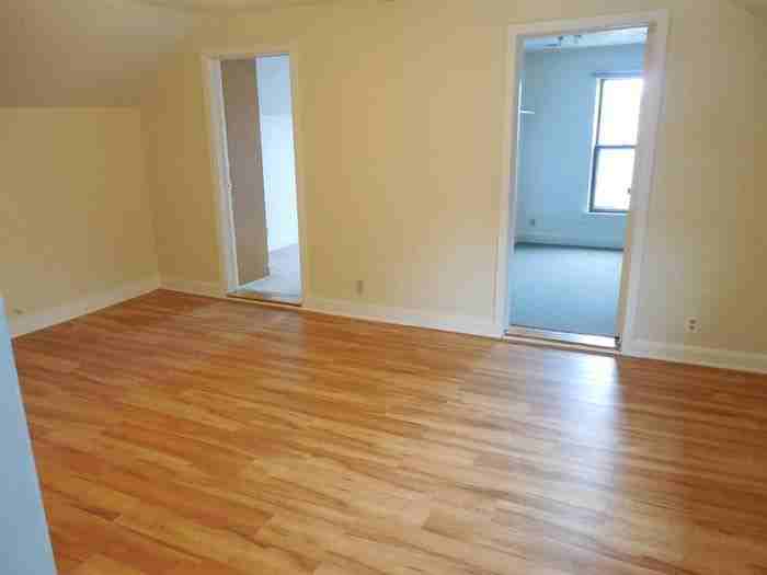 914 N Durkee St - Photo 3 of 10