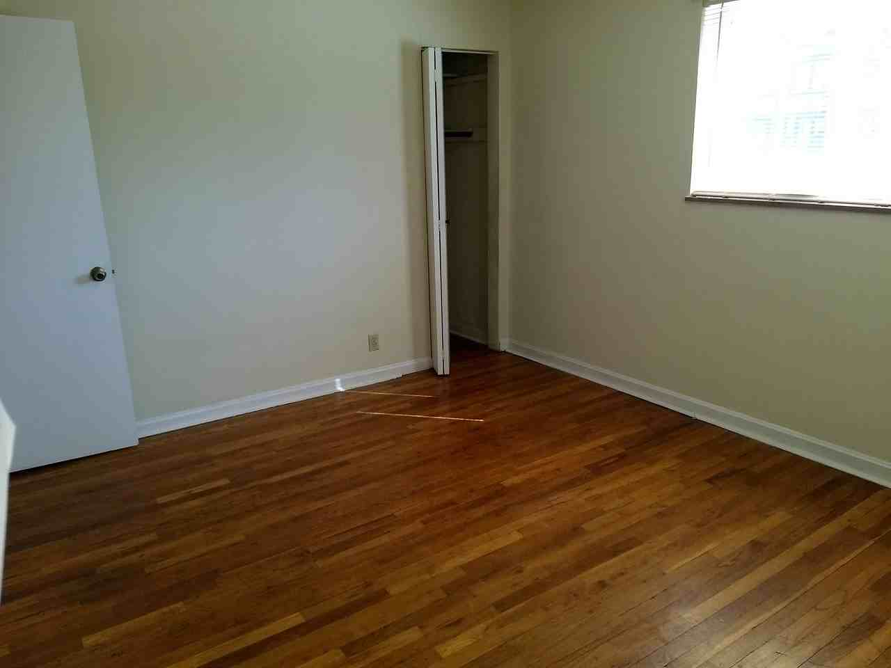 Belmont Apartments 5936 Belmont Ave - Photo 5 of 29