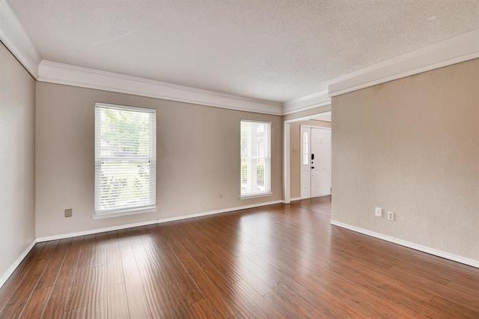 600 Ashcroft Dr - Photo 2 of 17