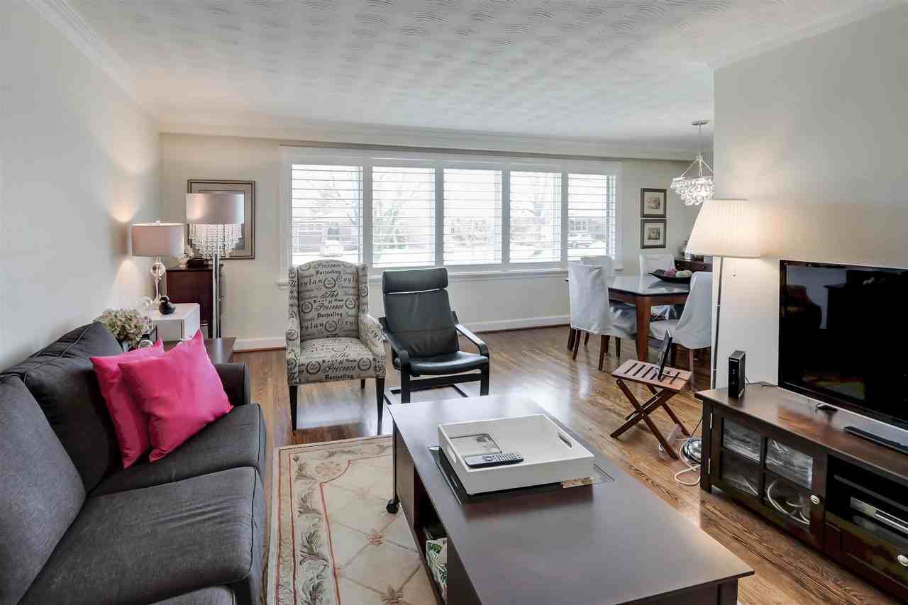 70 Norseman Street, Toronto, ON M8Z 2P8 3 Bedroom House for 3,500