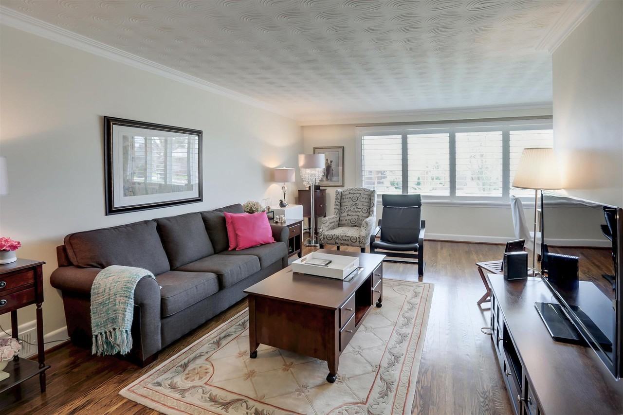 70 Norseman Street, Etobicoke, ON M8Z 2P8, Canada 3 bedroom House