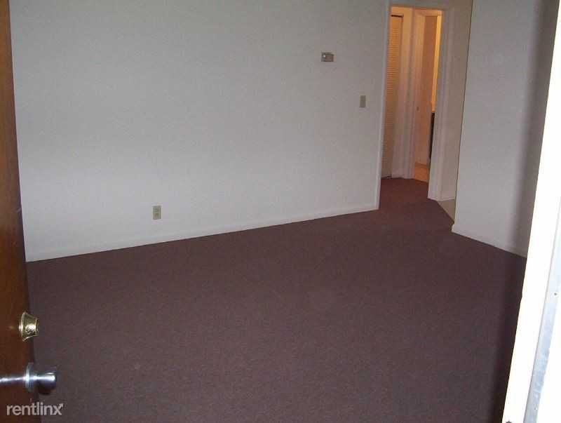 652 S Kentucky Ave 2 - Photo 3 of 20