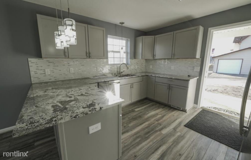 124 3rd Ave S - Photo 2 of 10