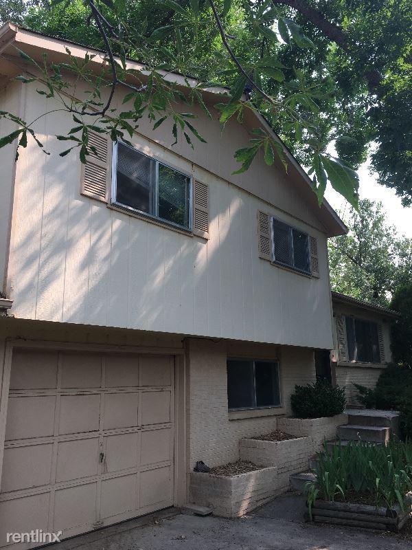 2208 Woodford Ct - Photo 2 of 14