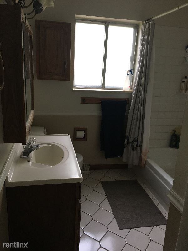 2208 Woodford Ct - Photo 3 of 14