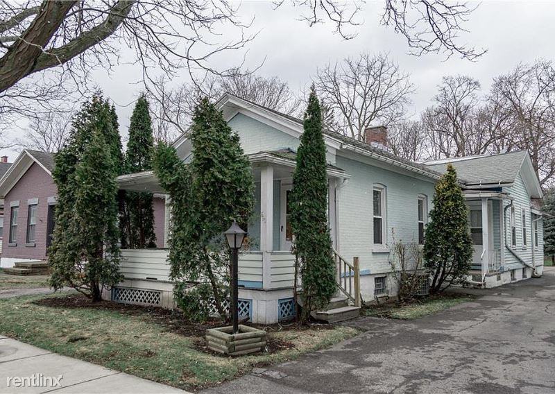 390 Gregory St - Photo 2 of 14