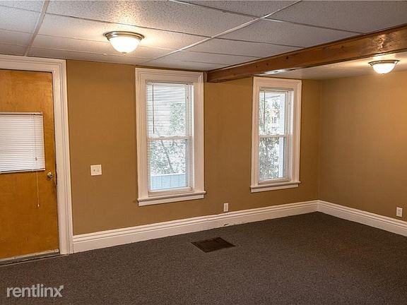 390 Gregory St - Photo 3 of 14