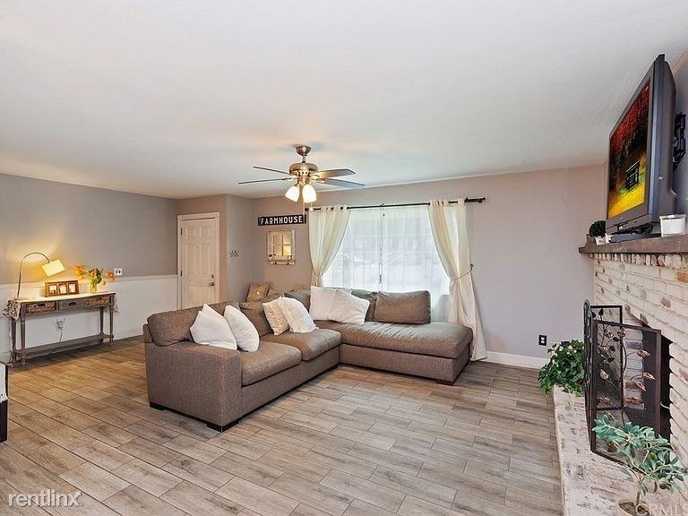 2183 First St - Photo 3 of 13