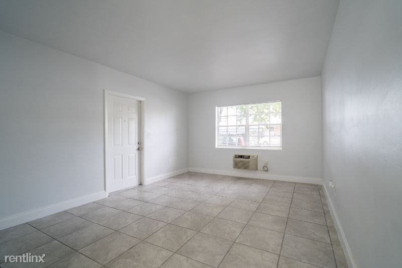 1190 71st St - Photo 3 of 6