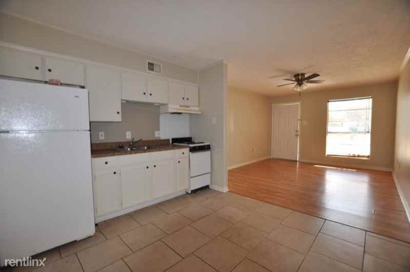 327 General Mouton Ave - Photo 3 of 8