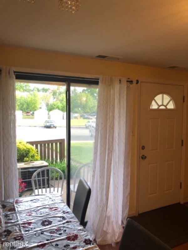 1021 Warwick Ct - Photo 3 of 12