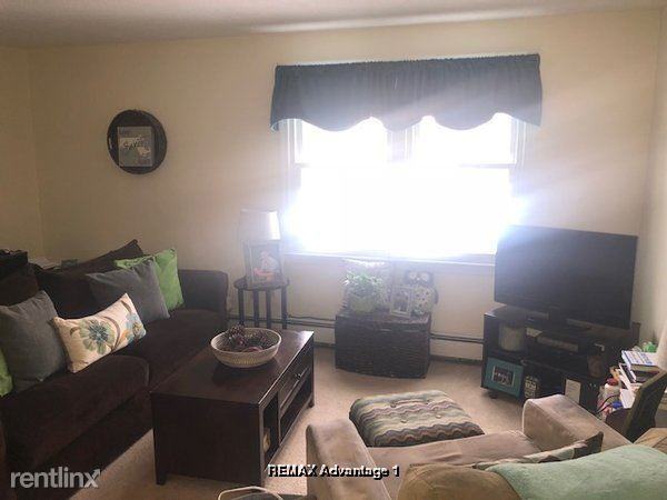 1233 Main St - Photo 2 of 9