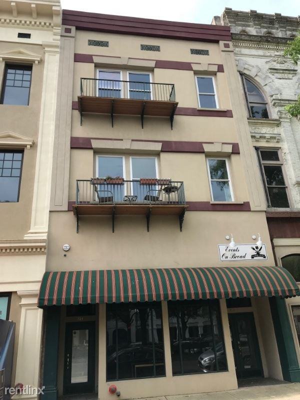 714 Broad St B - Photo 2 of 8