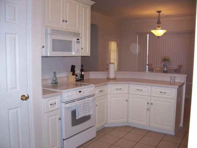 748 Avrett Cir - Photo 3 of 12