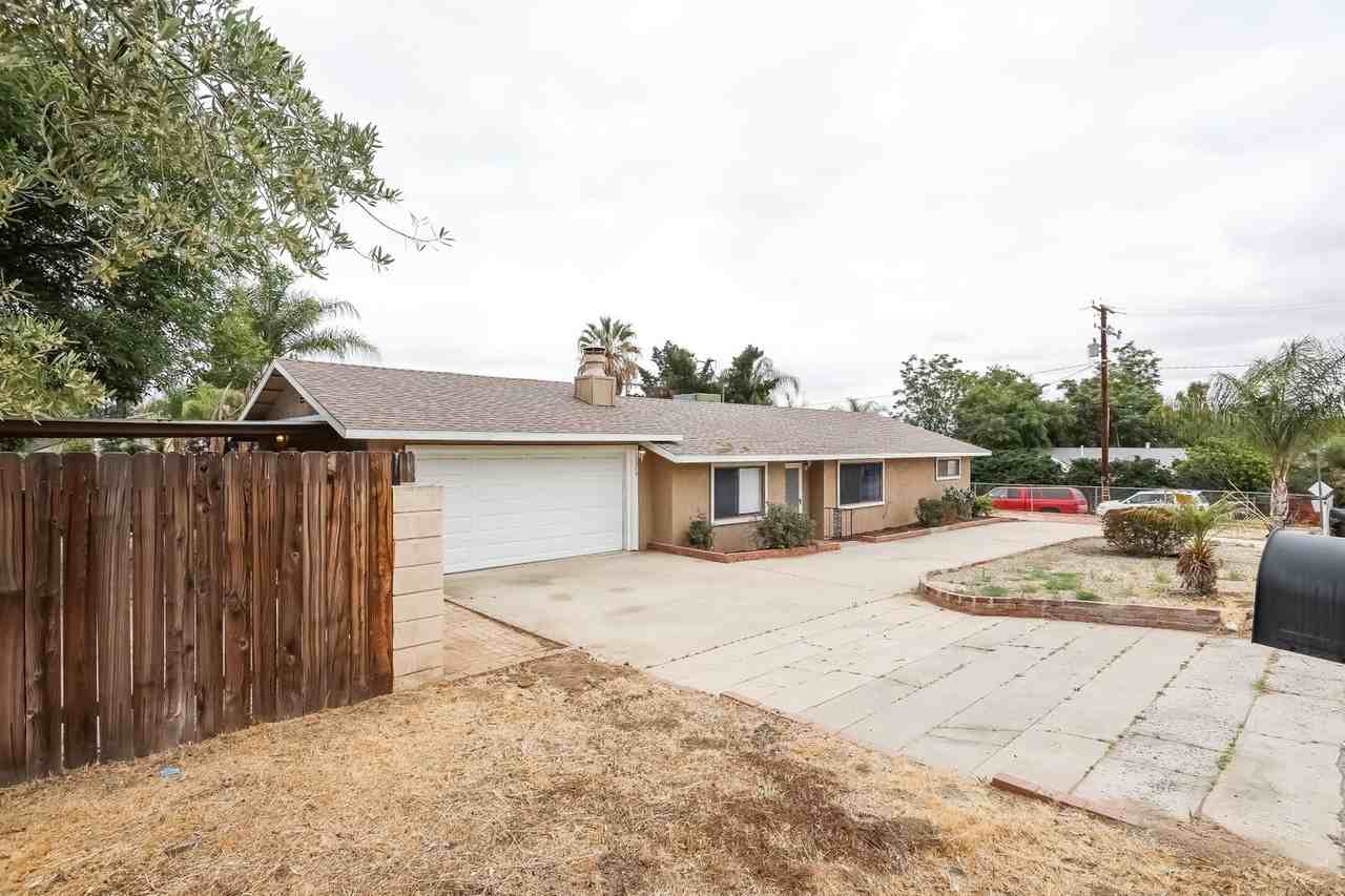 17379 Curtis Ave - Photo 2 of 23