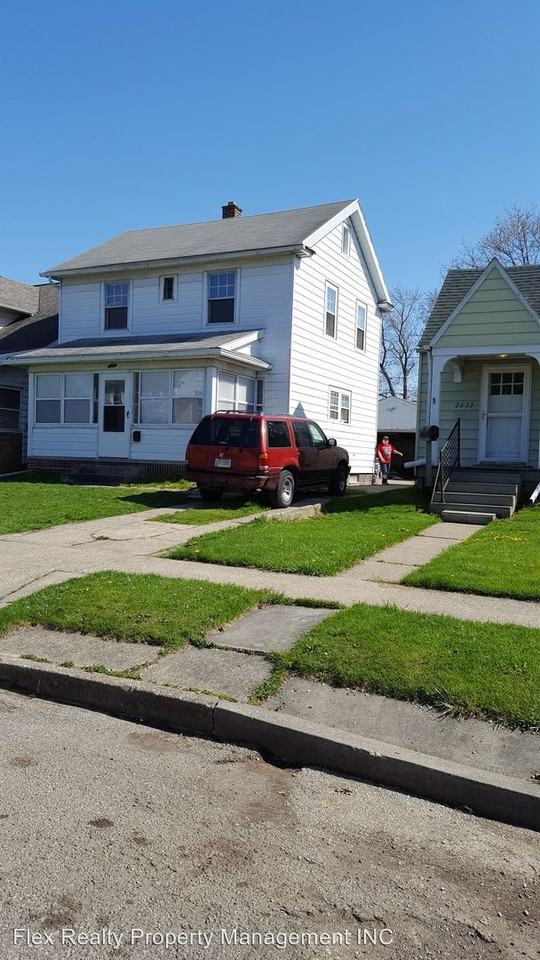 2634 120th St - Photo 3 of 9