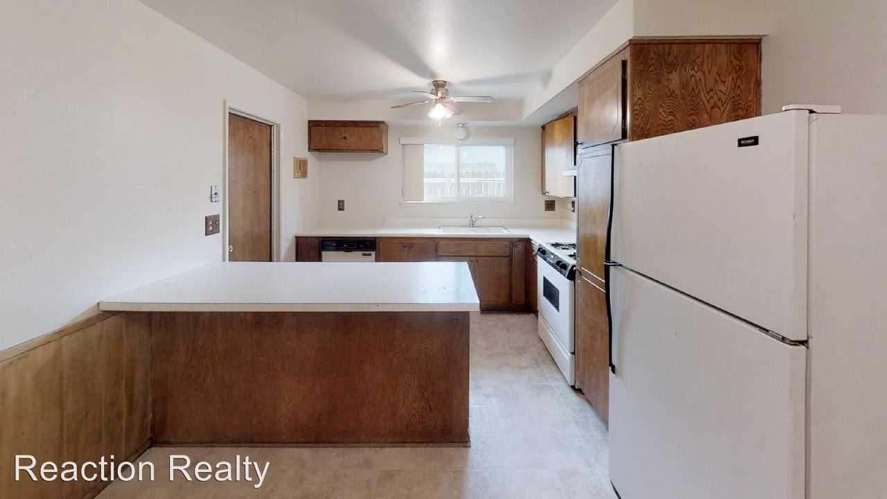 1593 W Carter St - Photo 2 of 11