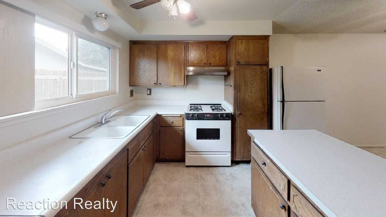 1593 W Carter St - Photo 3 of 11