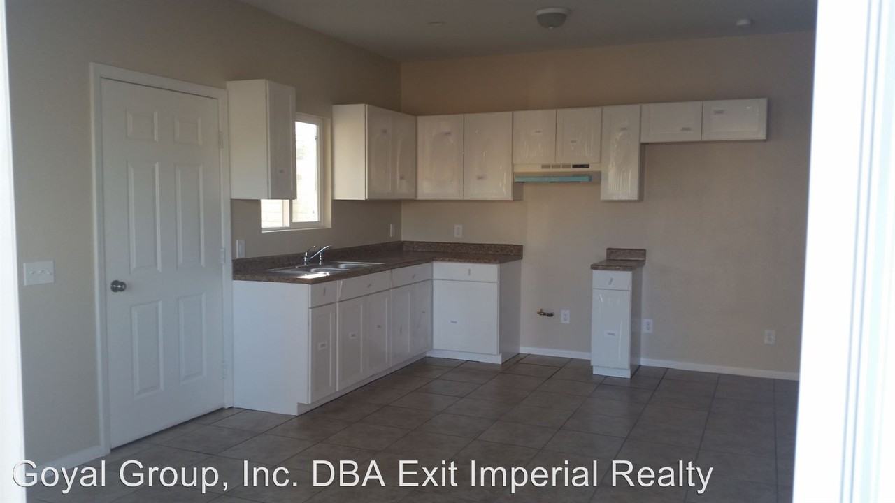 220 E St - Photo 3 of 16