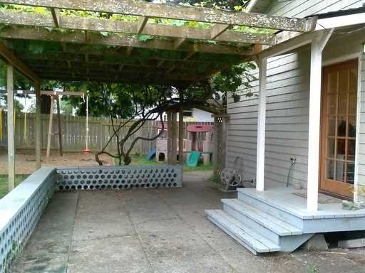 10016 42nd Ave SW - Photo 2 of 8