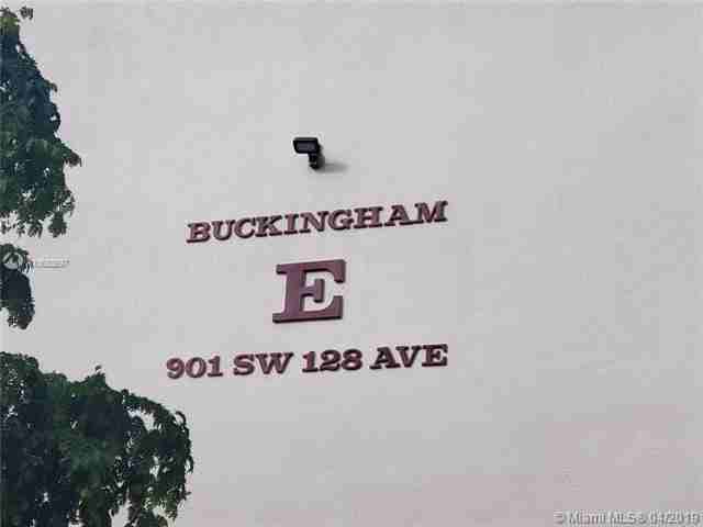 901 SW 128th Ave - Photo 2 of 18