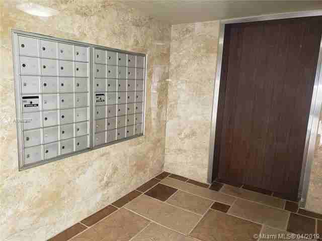 901 SW 128th Ave - Photo 3 of 18