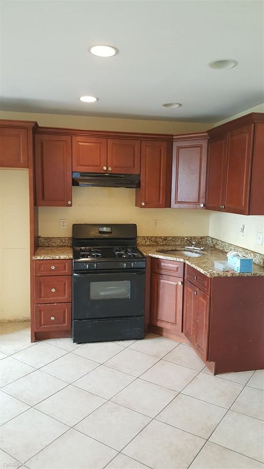 115 Putnam St - Photo 3 of 4