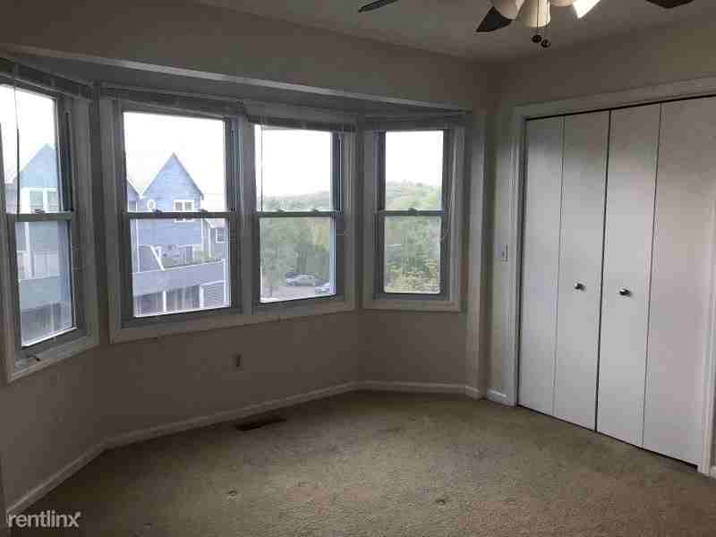 167 Old Foxon Rd 35-B - Photo 3 of 22